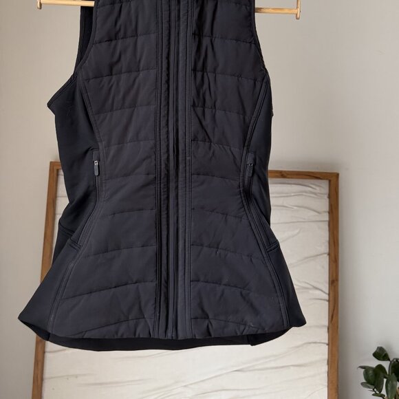 Women's LULULEMON Another Mile Black Puffer Jacket Vest Zip Off Hood Size 4 - Picture 2 of 5